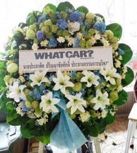 พวงหรีดวัดโกมุทพุทธรังสี เขตทวีวัฒนา จาก WHATCAR นายประกาศิต ประธานกรรมการบริหาร