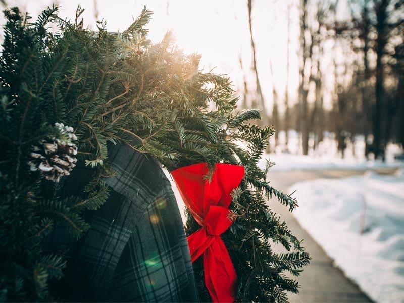 การทำพวงหรีดดอกไม้สด หนึ่งสิ่งที่ช่วยสร้างรากฐานชุมชนให้เข้มแข็ง