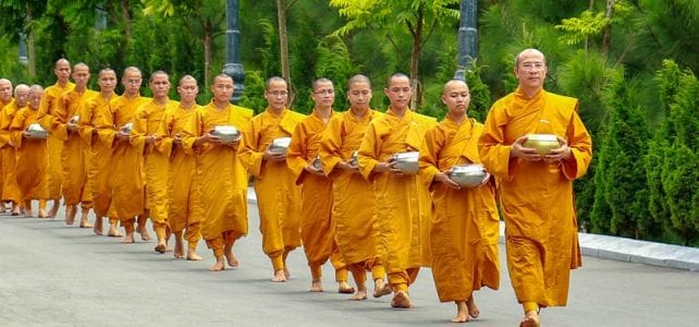 ขายพวงหรีดของใช้สำหรับพระสงฆ์ เต็มเปี่ยมทั้งกุศลและประโยชน์ใช้สอย