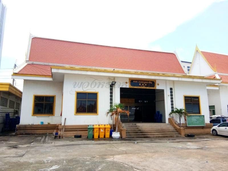 ด้านหน้าศาลา วัดปริวาส โดยร้านพวงหรีดธรรมะ