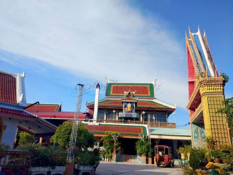 ด้านในวัด วัดช่องลม โดยร้านพวงหรีดธรรมะ