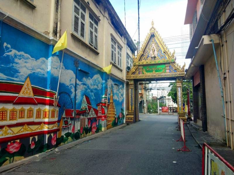 ทางเข้าวัด วัดราชสิงขร โดยร้านพวงหรีดธรรมะ