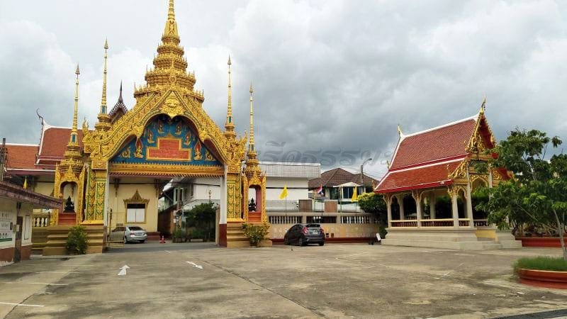ประตูวัด วัดแก้วไพฑูรย์ โดยร้านพวงหรีดธรรมะ