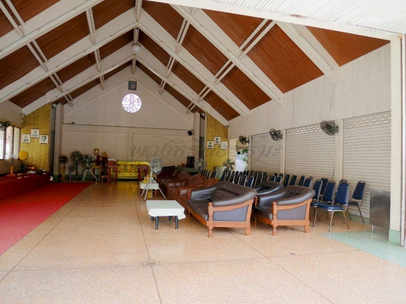 ภายในศาลาวัดดิสหงษาราม โดยร้านพวงหรีดธรรมะ