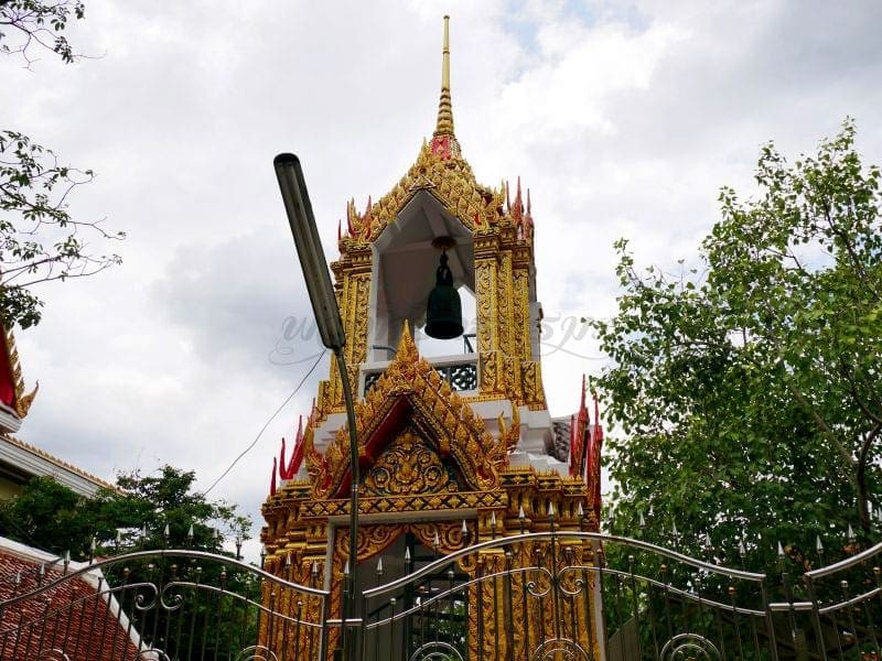 หอระฆัง วัดมหาพฤฒาราม โดยร้านพวงหรีดธรรมะ