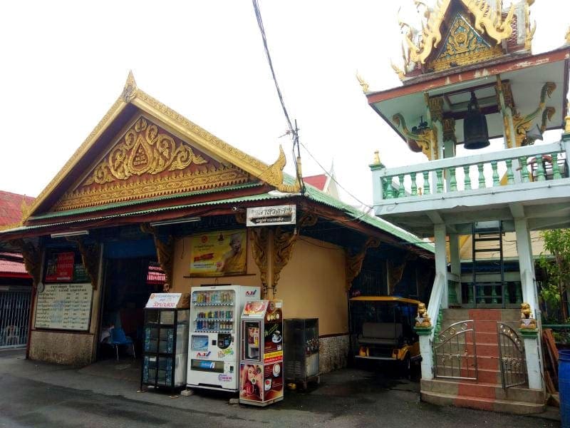 หอระฆัง วัดหนามแดง โดยร้านพวงหรีดธรรมะ