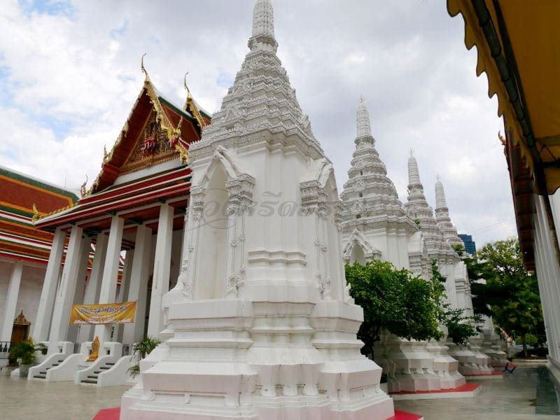 เจดีย์ วัดมหาพฤฒาราม โดยร้านพวงหรีดธรรมะ