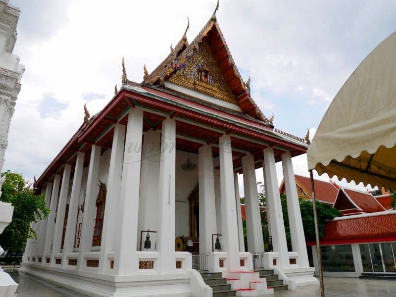 โบสถ์ วัดมหาพฤฒาราม โดยร้านพวงหรีดธรรมะ