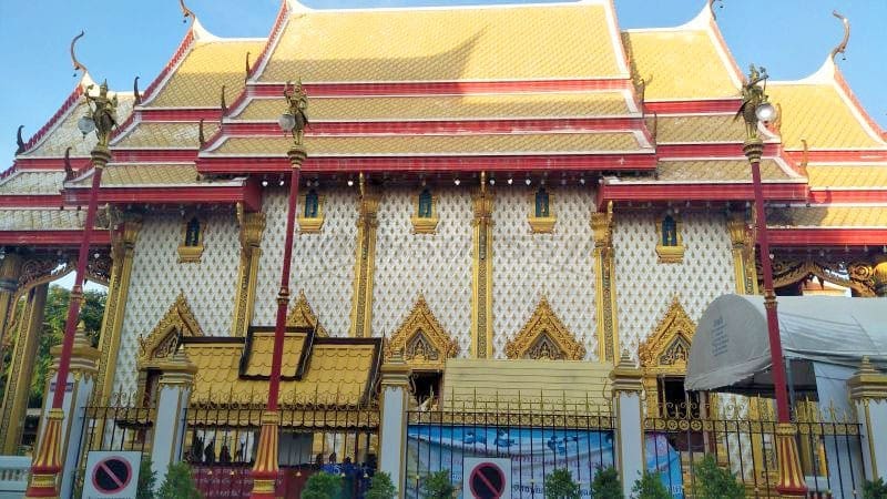 โบสถ์ด้านข้าง วัดนิมมารนรดี โดยร้านพวงหรีดธรรมะ
