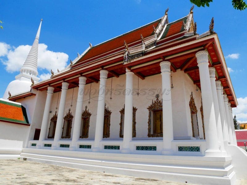 โบสถ์ด้านข้าง วัดมกุฏกษัตริยาราม โดยร้านพวงหรีดธรรมะ