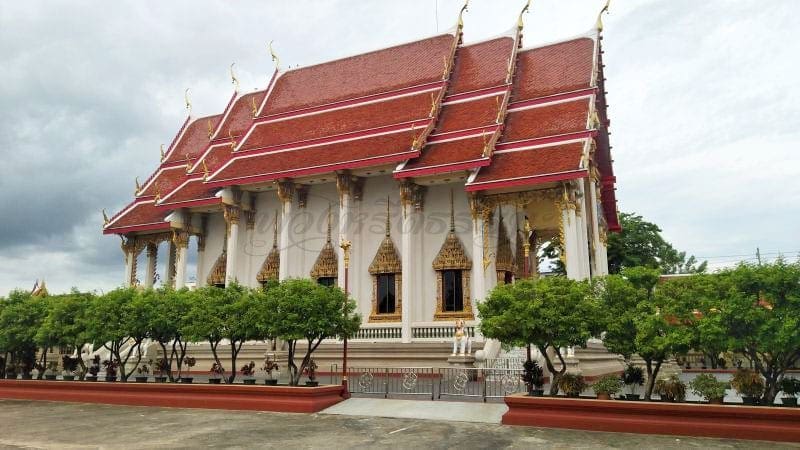 โบสถ์ด้านข้าง วัดแก้วไพฑูรย์ โดยร้านพวงหรีดธรรมะ
