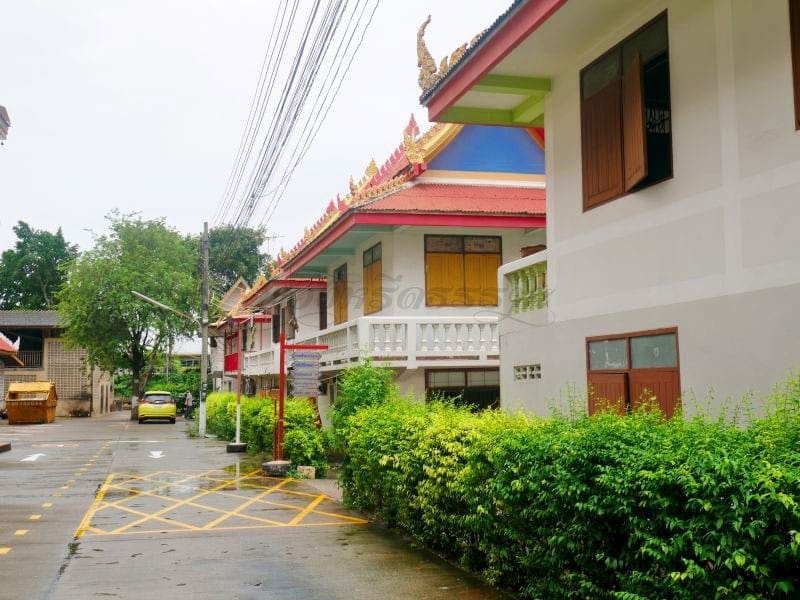 กุฏิพระ ร้านพวงหรีดวัดแสงสรรค์ ส่งพวงหรีดวัดแสงสรรค์ โดยร้านพวงหรีดธรรมะ