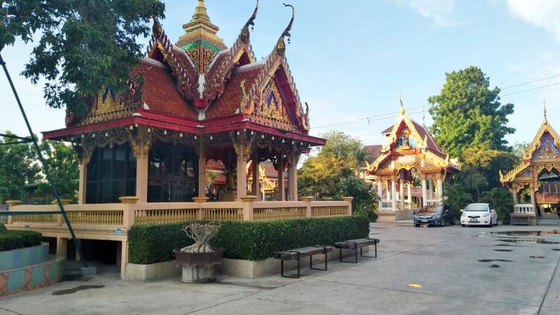จุดกราบไหว้ ร้านพวงหรีดวัดศรีเรืองบุญ ส่งพวงหรีดวัดศรีเรืองบุญ โดยร้านพวงหรีดธรรมะ