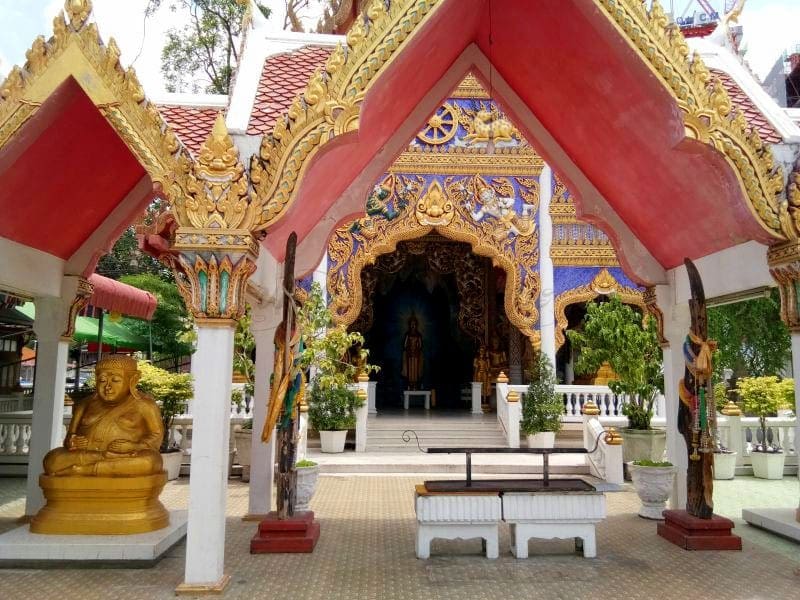 จุดกราบไหว้ วัดแจ้งศิริสัมพันธ์ โดยร้านพวงหรีดธรรมะ