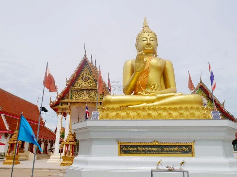 จุดไหว้พระ วัดประยูรธรรมาราม โดยร้านพวงหรีดธรรมะ