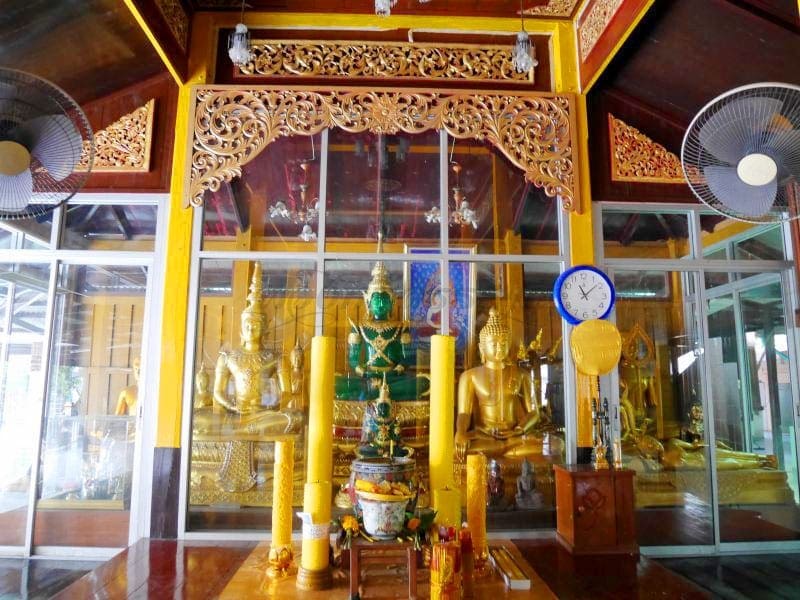 จุดไหว้พระ วัดป่ากลางทุ่ง โดยร้านพวงหรีดธรรมะ