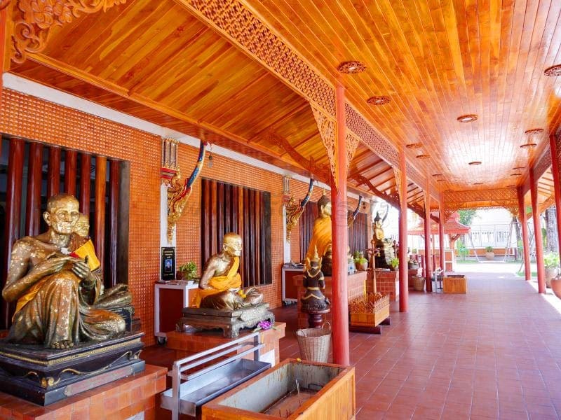 จุดไหว้พระ วัดผาสุกมณีจักร เมืองทองธานี โดยร้านพวงหรีดธรรมะ