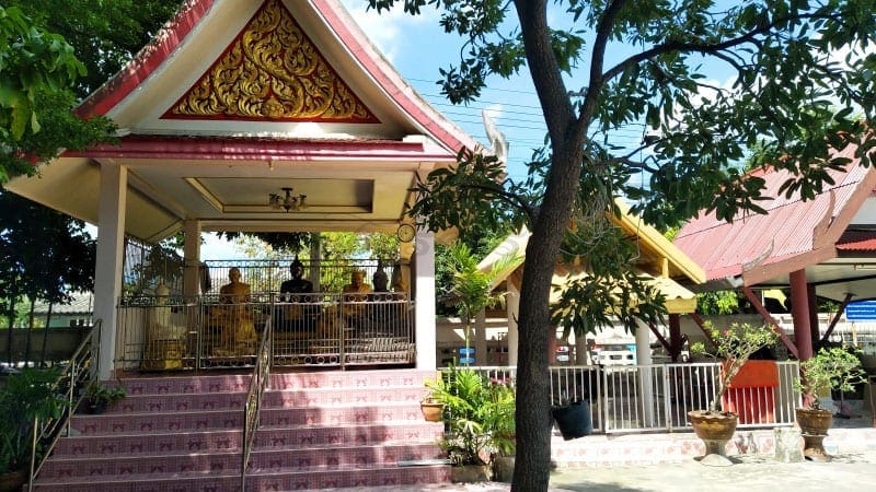 จุดไหว้พระ วัดโคนอน โดยร้านพวงหรีดธรรมะ