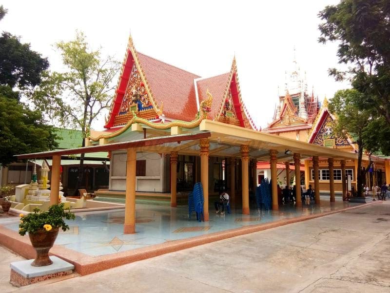 ดหน้าศาลา วัดในสองวิหาร โดยร้านพวงหรีดธรรมะ