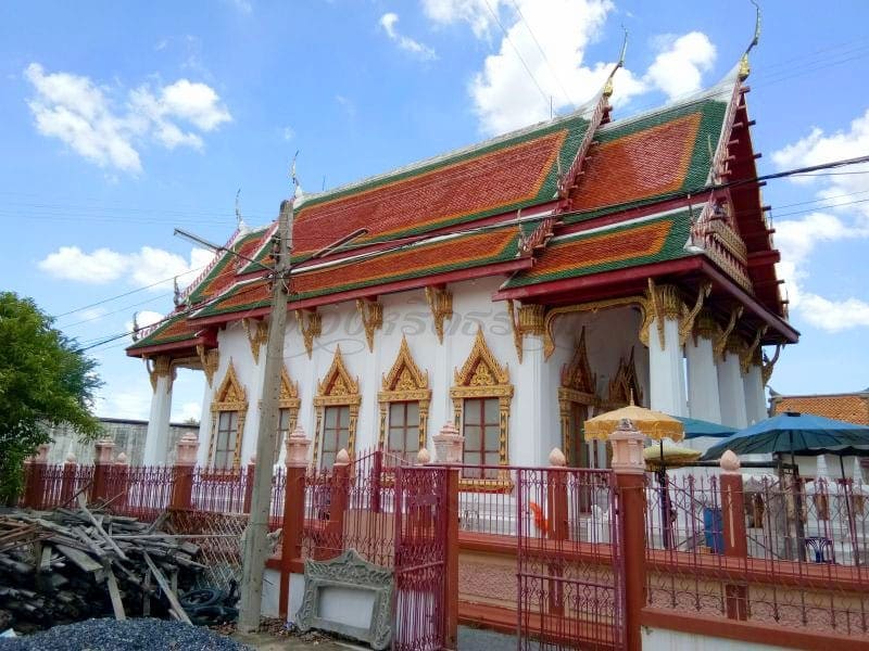 ด้านข้างโบสถ์ วัดบางแพรกใต้ โดยร้านพวงหรีดธรรมะ