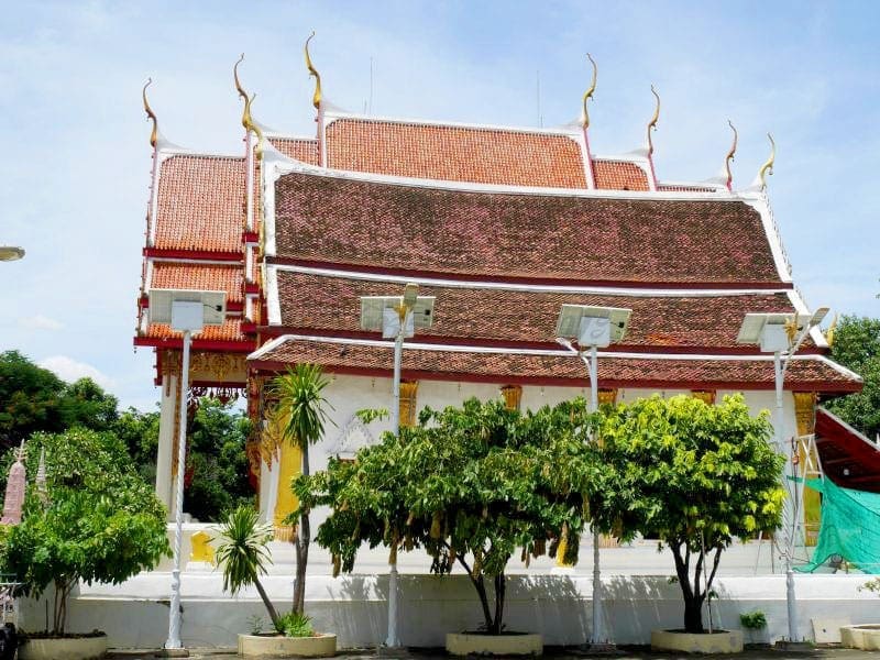 ด้านข้างโบสถ์ วัดเทียนถวาย โดยร้านพวงหรีดธรรมะ