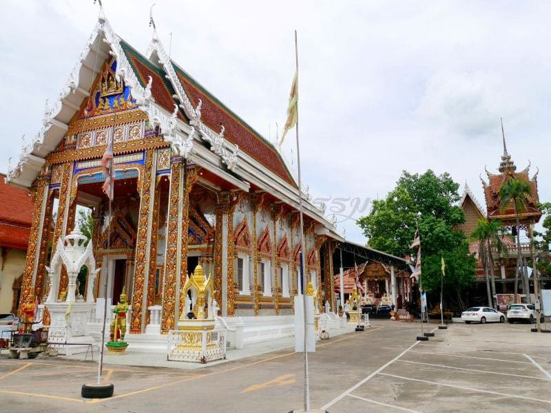 ด้านหน้าโบสถ์ วัดอัยยิการาม โดยร้านพวงหรีดธรรมะ