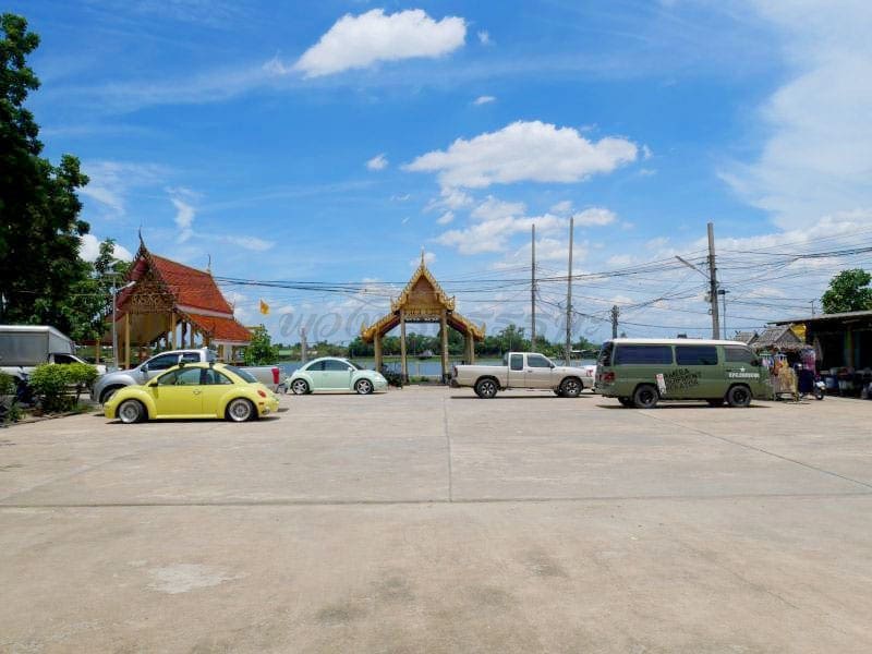 ที่จอดรถ วัดตาล โดยร้านพวงหรีดธรรมะ