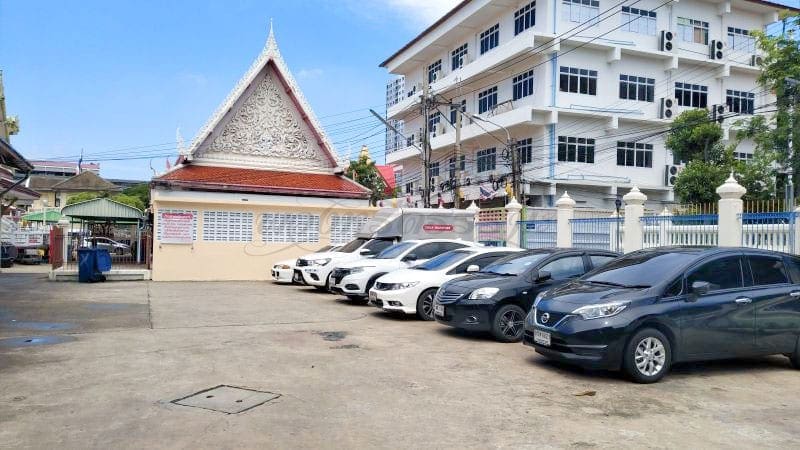 ที่จอดรถ วัดบางปะกอก โดยร้านพวงหรีดธรรมะ