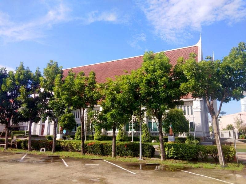 ที่จอดรถ วัดพระกุมารเยซู โดยร้านพวงหรีดธรรมะ