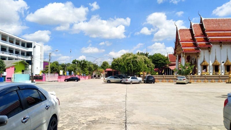 ที่จอดรถ วัดโคนอน โดยร้านพวงหรีดธรรมะ