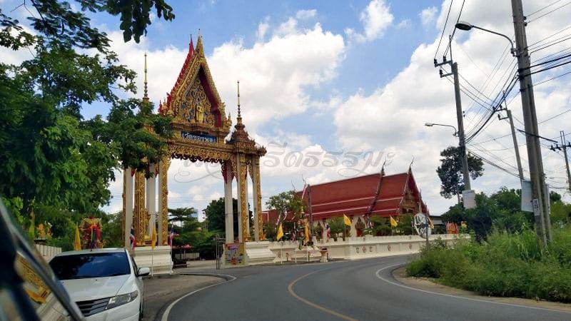 ประตูวัด วัดซองพลู โดยร้านพวงหรีดธรรมะ