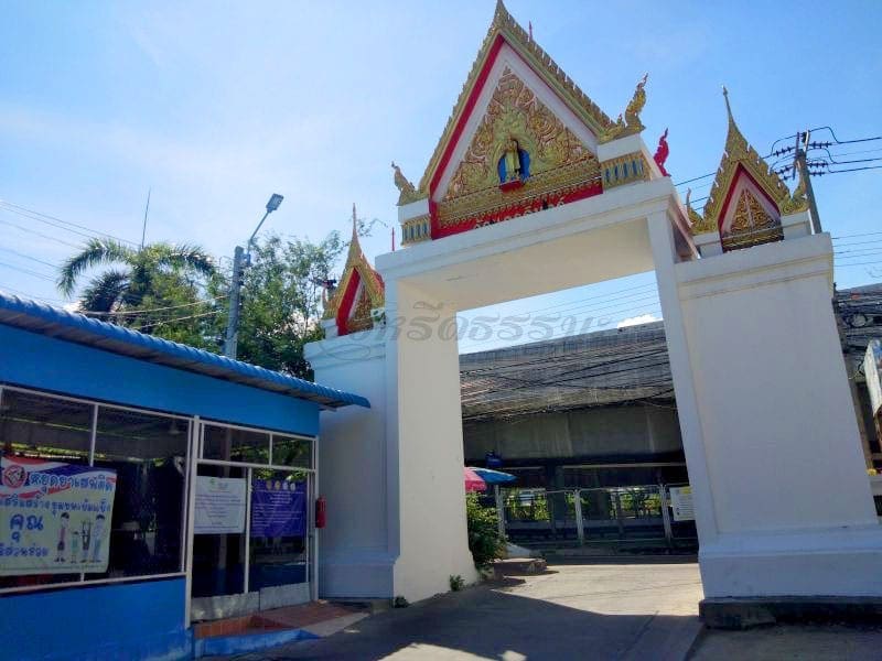 ประตูวัด วัดนครอินทร์ โดยร้านพวงหรีดธรรมะ