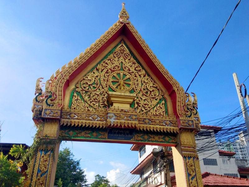 ประตูวัด วัดลานนาบุญ โดยร้านพวงหรีดธรรมะ