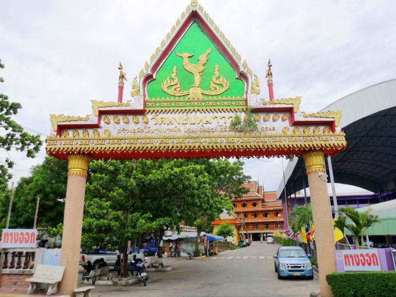 ประตูวัด วัดหงษ์ปทุมาวาส โดยร้านพวงหรีดธรรมะ