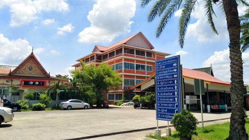 ป้ายบอกทางในวัด วัดดอนสะแก โดยร้านพวงหรีดธรรมะ