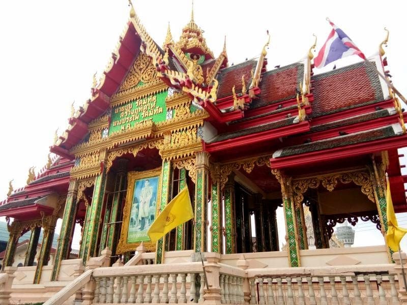 ภายในวัด ร้านพวงหรีดวัดกลางวรวิหาร ส่งพวงหรีดวัดกลางวรวิหาร โดยร้านพวงหรีดธรรมะ