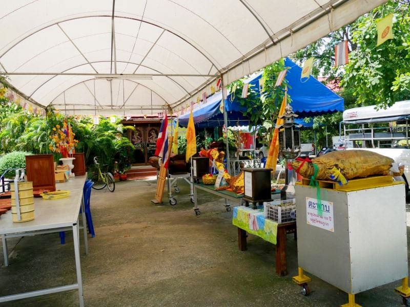 ภายในวัด วัดชมภูเวก โดยร้านพวงหรีดธรรมะ