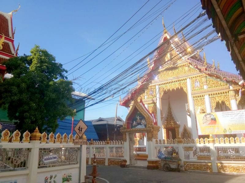 ภายในวัด วัดทางหลวง โดยร้านพวงหรีดธรรมะ