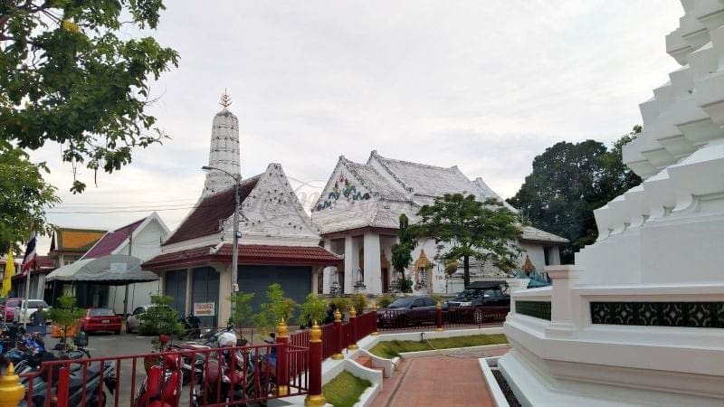 ภายในวัด วัดนางนอง โดยร้านพวงหรีดธรรมะ