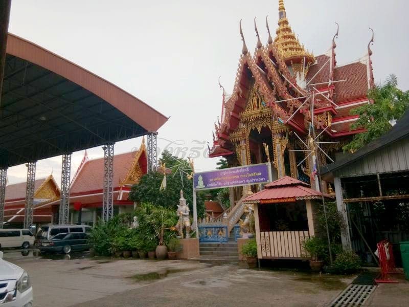 ภายในวัด วัดมหาวงษ์ ปู่เจ้าสมิงพราย โดยร้านพวงหรีดธรรมะ