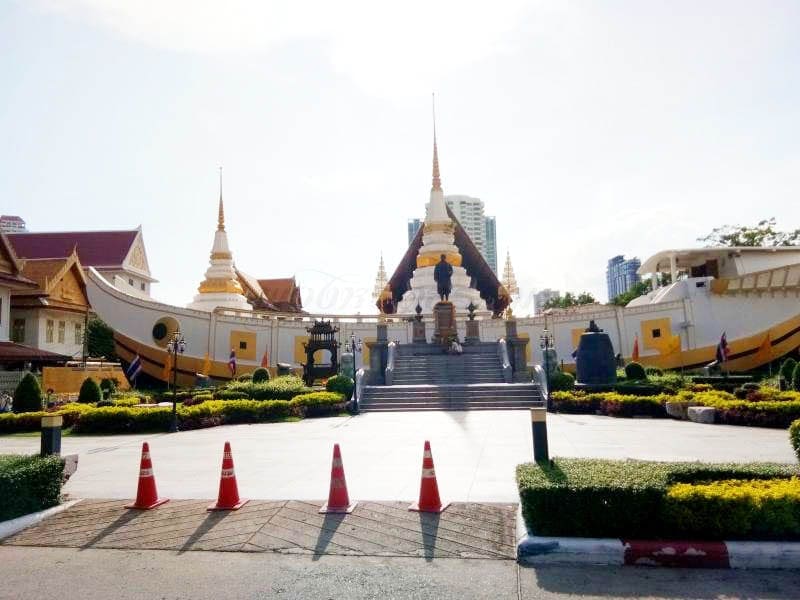 ภายในวัด วัดยานนาวา โดยร้านพวงหรีดธรรม