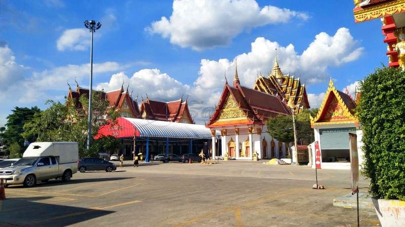 ภายในวัด วัดละหาร โดยร้านพวงหรีดธรรมะ