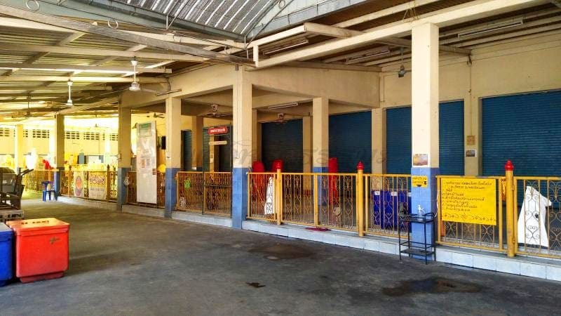 ภายในศาลา วัดรวก โดยร้านพวงหรีดธรรมะ