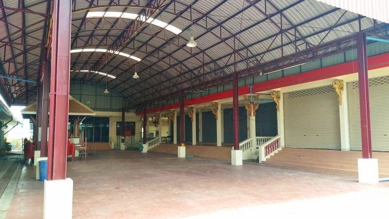 ลานกว้าง วัดซองพลู โดยร้านพวงหรีดธรรมะ