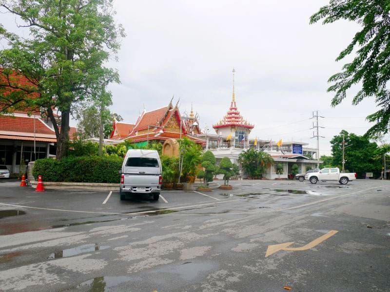 ลานกว้าง วัดเขียนเขต โดยร้านพวงหรีดธรรมะ