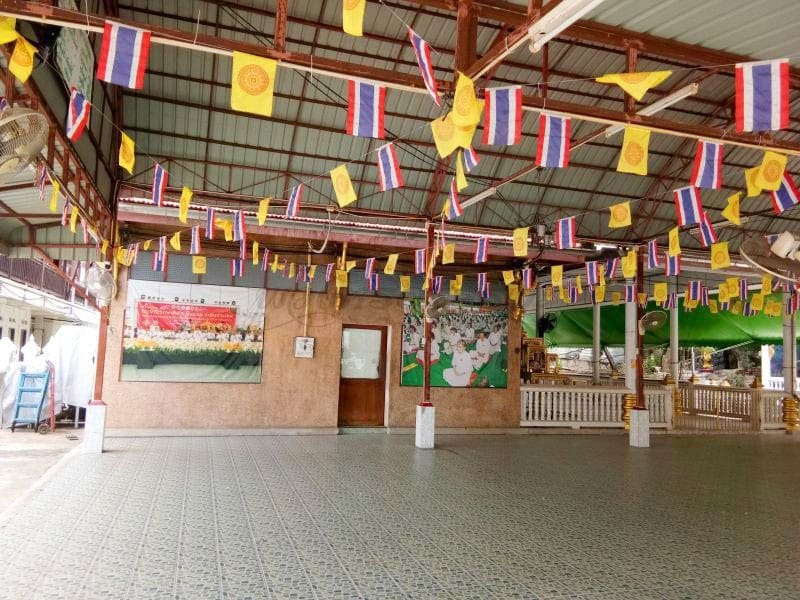 ลานกว้าง วัดแจ้งศิริสัมพันธ์ โดยร้านพวงหรีดธรรมะ