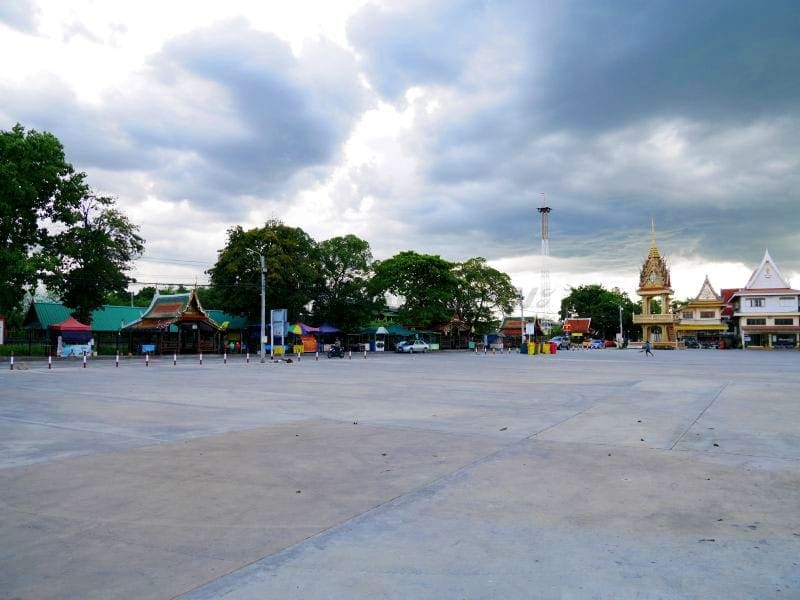 ลานกว้าง วัดใหม่ผดุงเขต โดยร้านพวงหรีดธรรมะ