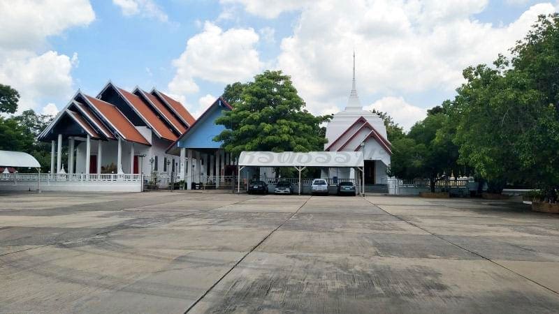 ลานกว้าง วัดไผ่เหลือง โดยร้านพวงหรีดธรรมะ