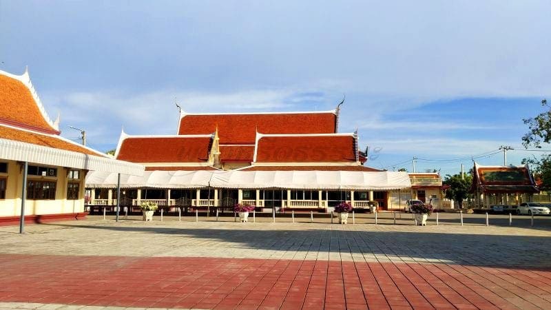 ลานหน้าศาลา วัดบางไผ่ โดยร้านพวงหรีดธรรมะ