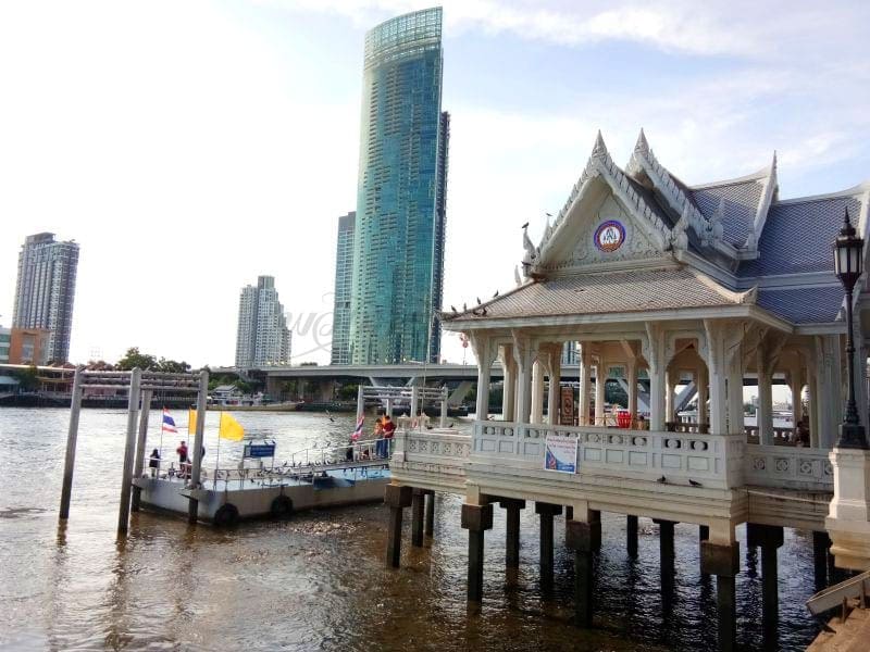 ศาลาริมน้ำ วัดยานนาวา โดยร้านพวงหรีดธรรม